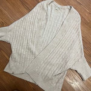 Barefoot dreams cardigan - Great condition - cream color